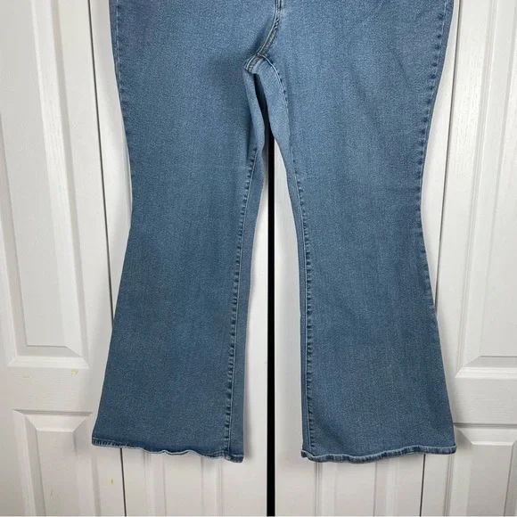 Jessica Simpson Charmed Flare Jeans Womens Plus Size 22W Blue Light Wash Stretch - Picture 5 of 14